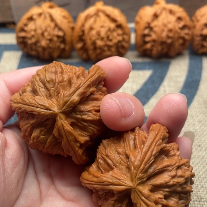 手***名核桃白狮子44核桃