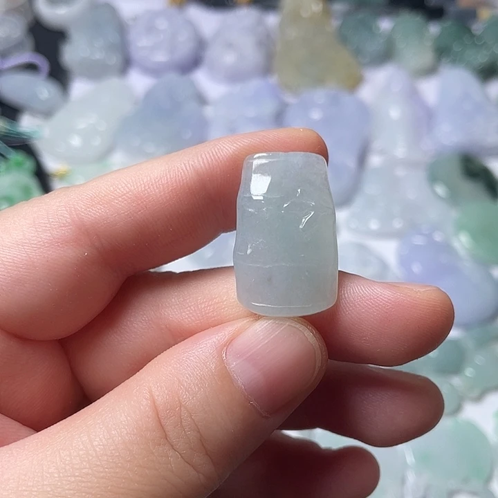 翡翠未镶嵌颈饰竹节