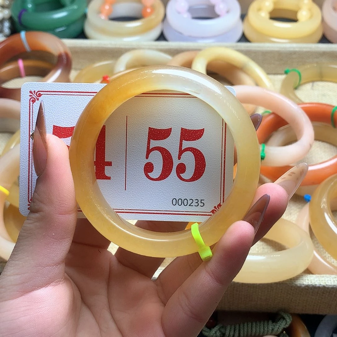 未镶嵌石英质玉（黄龙玉）手镯