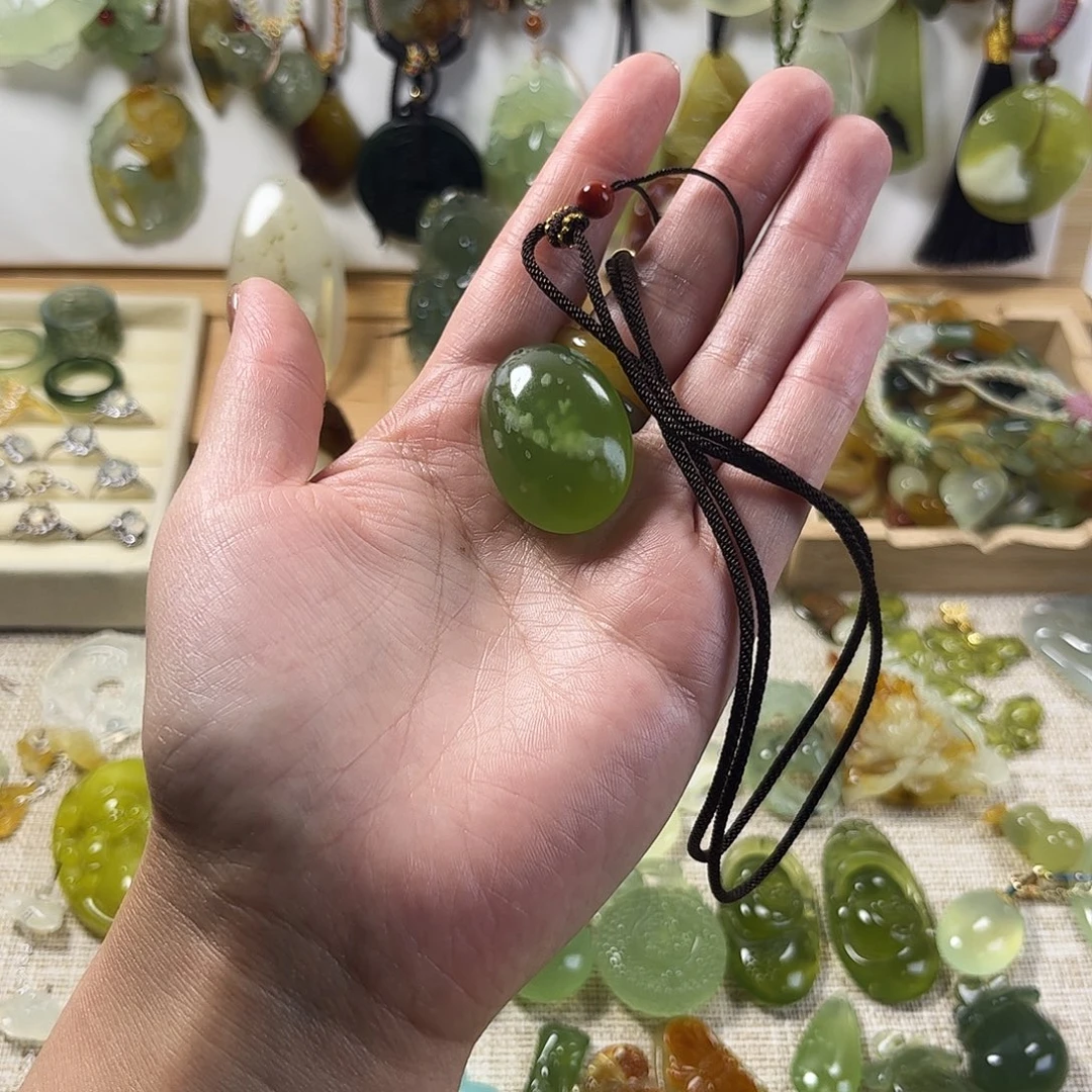 z***z蛇纹石玉未镶嵌颈饰