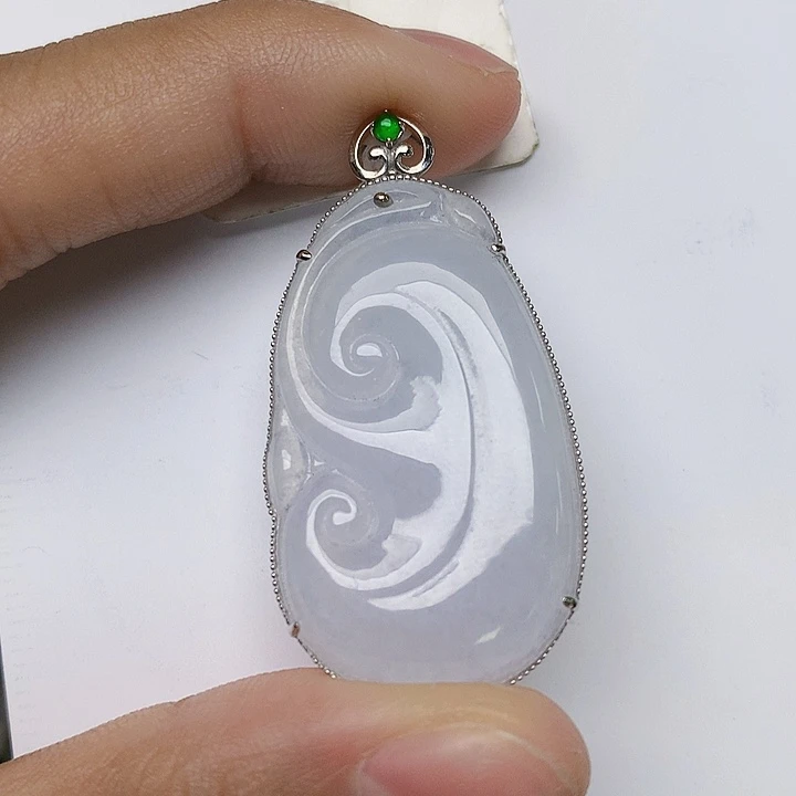 颈饰18K金镶嵌翡翠天然翡翠