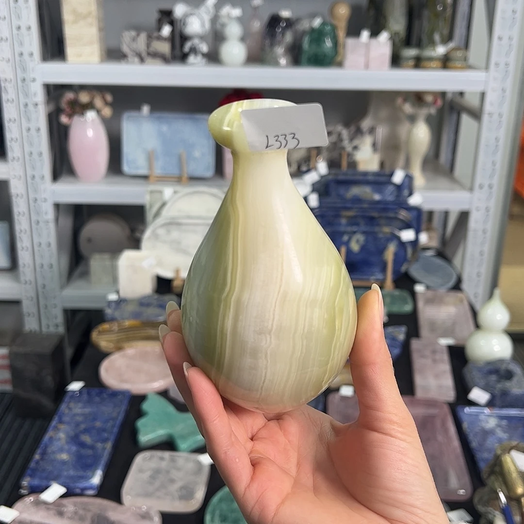 石材花瓶。    333