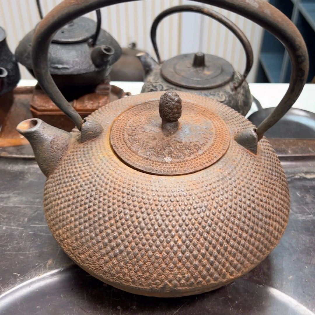 银**下铁壶七点六斤有铁锈