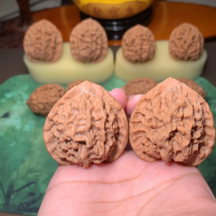 文玩核桃把件龙鳞尖有修