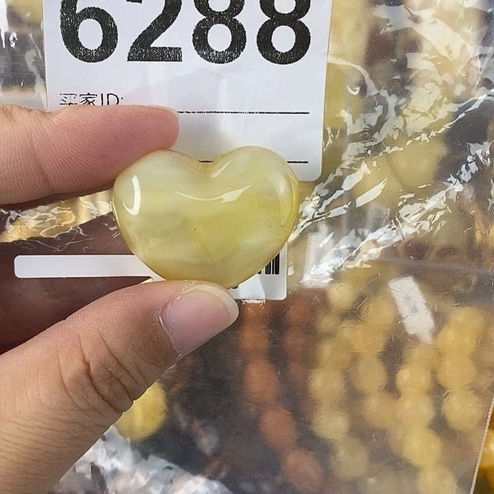 蜜蜡未镶嵌珠宝奇石