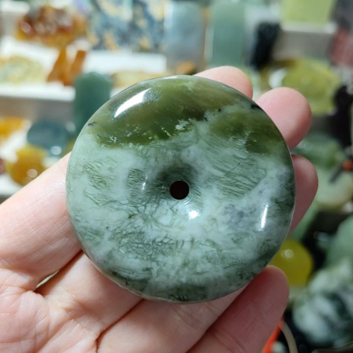 岫玉未镶嵌平安扣