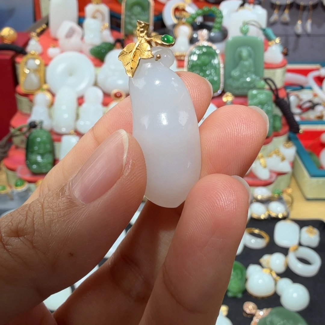 和田玉18K金镶嵌颈饰