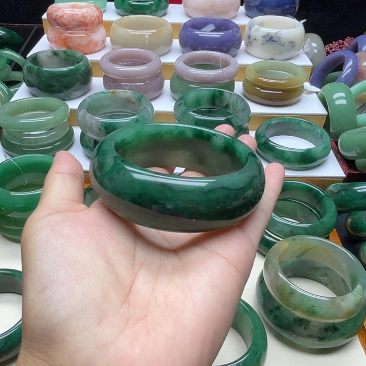 石英质玉（非洲翠）未镶嵌手镯