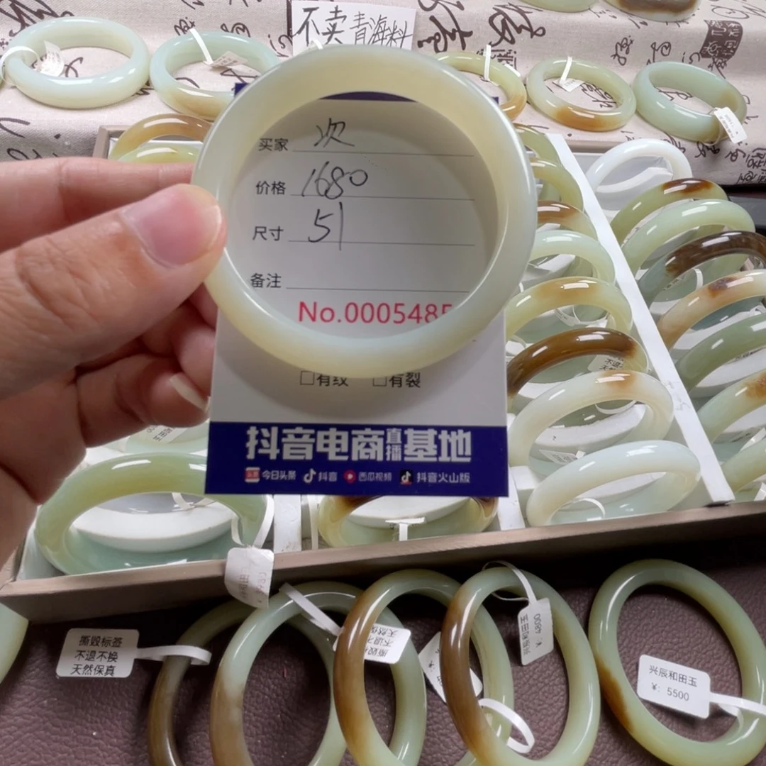 次***_未镶嵌手镯和田玉