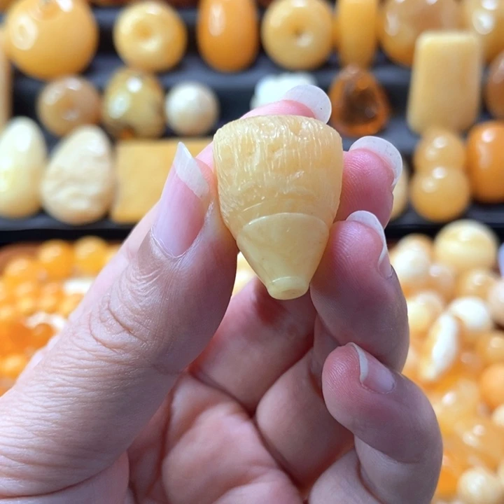 琥珀未镶嵌吊坠(赠链)
