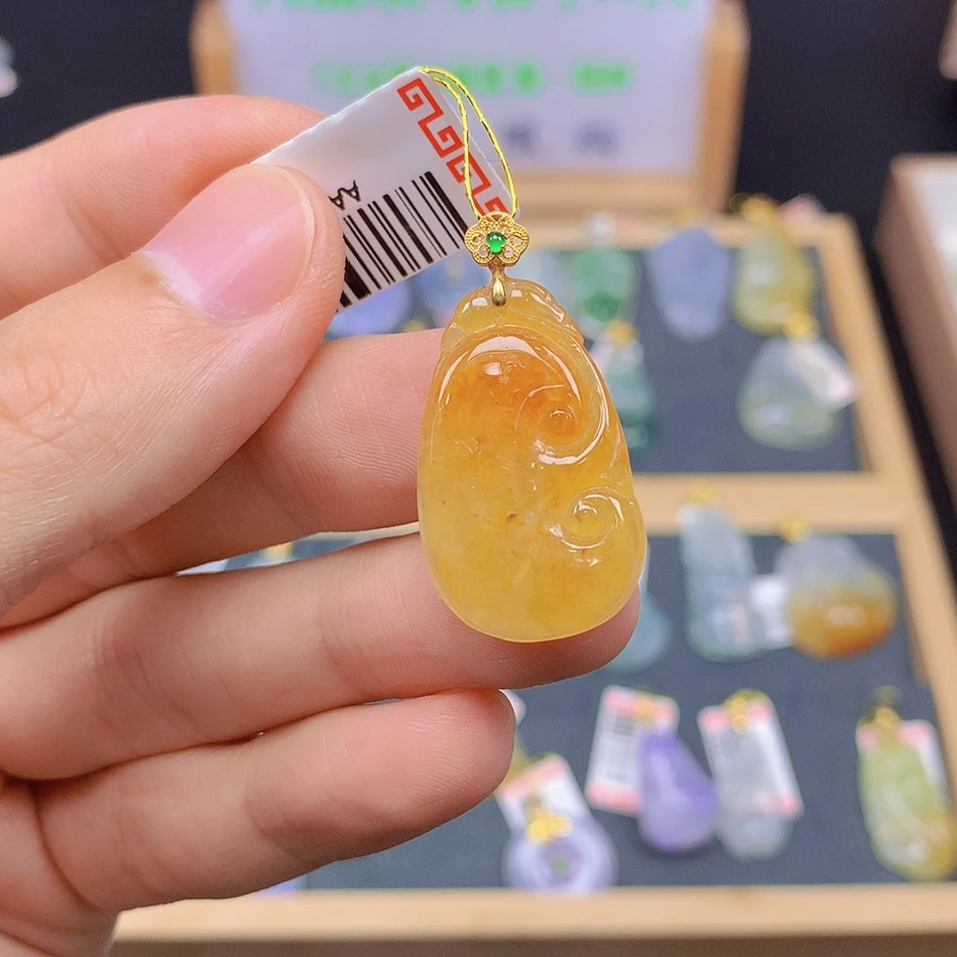 翡翠18K金镶嵌颈饰翡翠