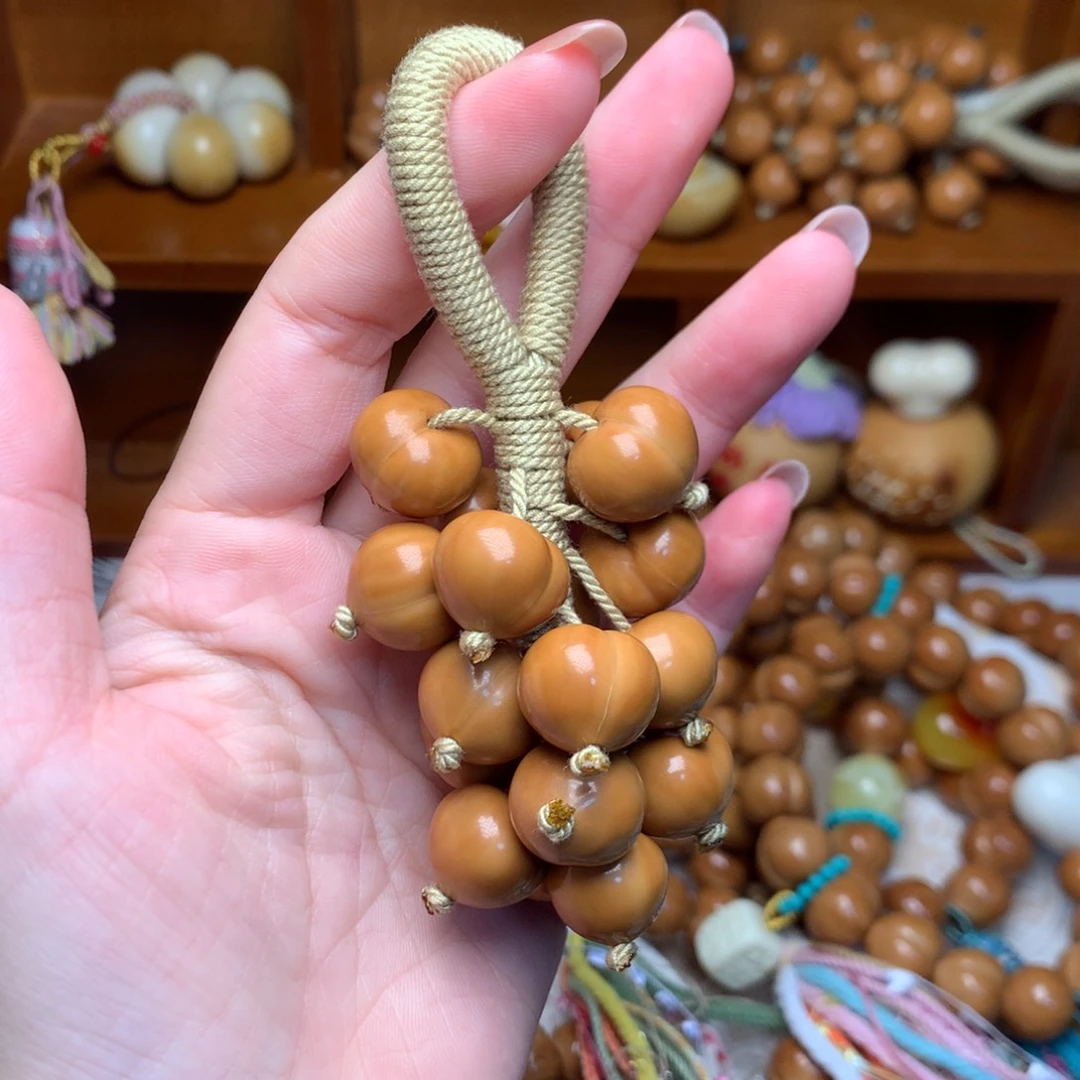 猴头核桃吊坠屁桃葡萄串