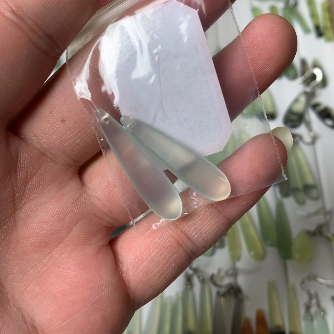 蛇纹石玉耳饰未镶嵌瑶****土