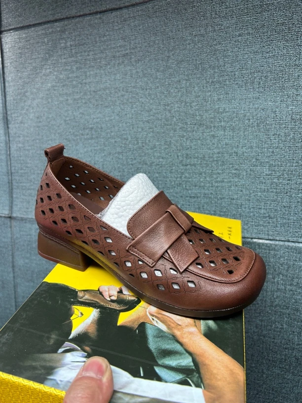 822037头层牛皮女鞋单鞋打孔