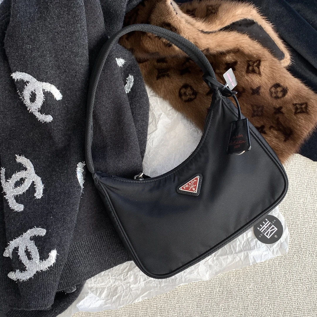 95新 Prada/普拉达 黑银尼龙hobo腋下包 18853186