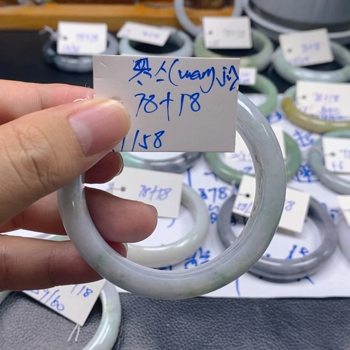 未镶嵌手镯翡翠罖****）