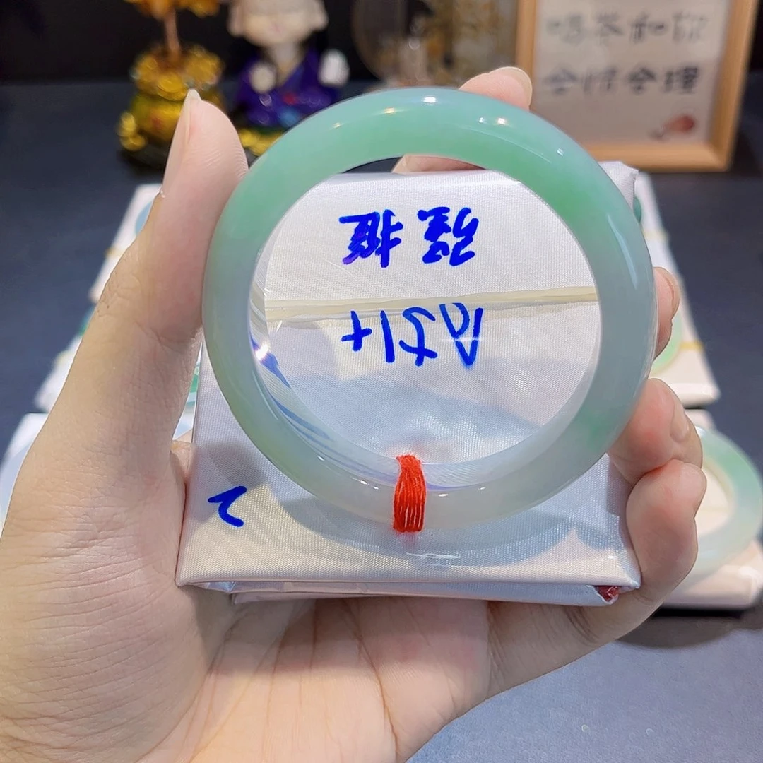 翡翠手镯未镶嵌52圈