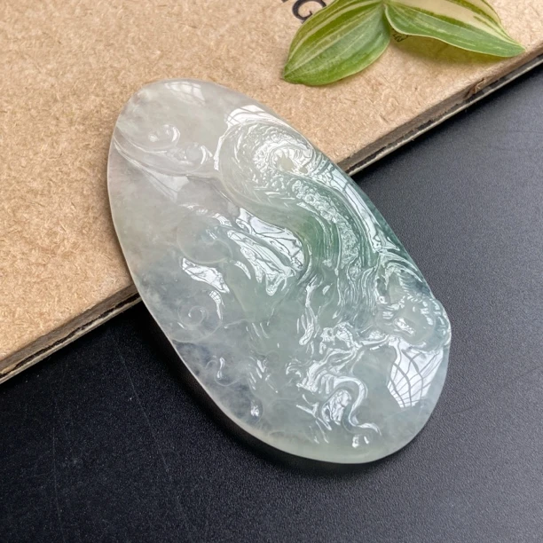 飘花龙牌守护，天然缅甸翡翠A货冰透雕刻精雕