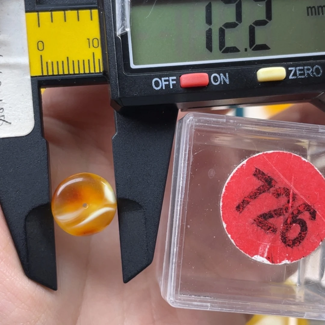 蜜蜡未镶嵌珠宝奇石