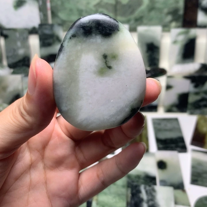 独山玉未镶嵌颈饰