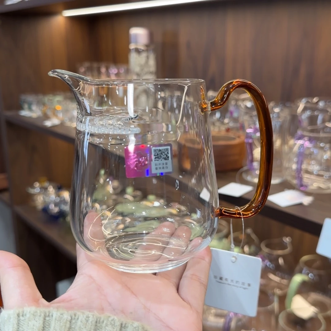 禾器丰然琥珀色。。