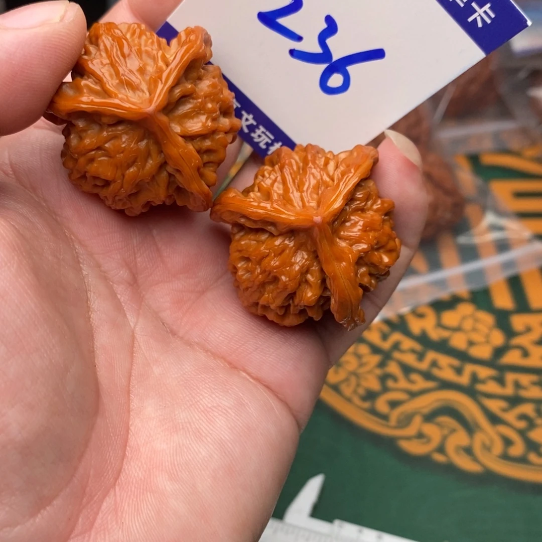 吃***惊文玩核桃把件盘山38