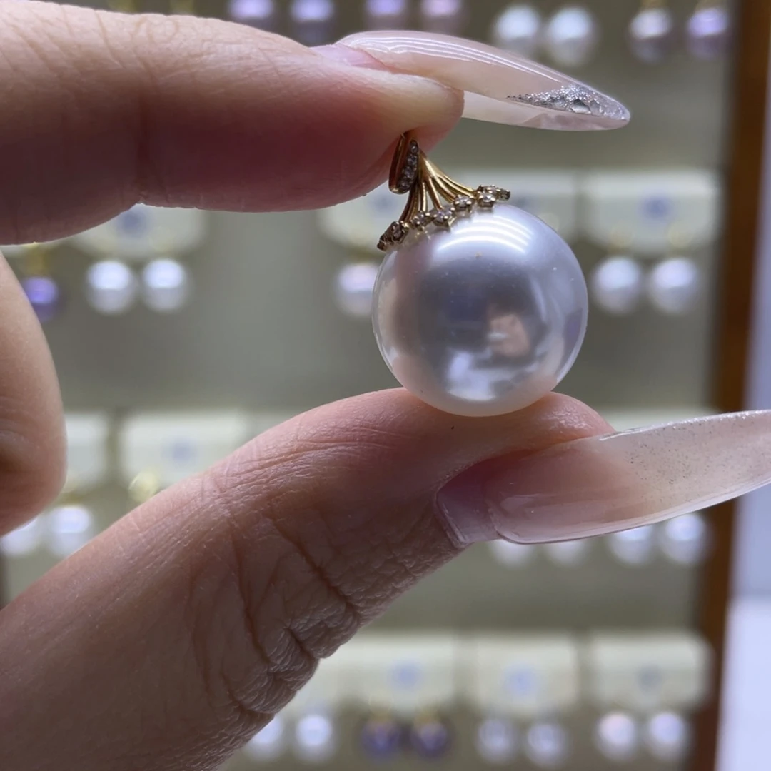 淡水珍珠吊坠(赠链)18K金镶嵌