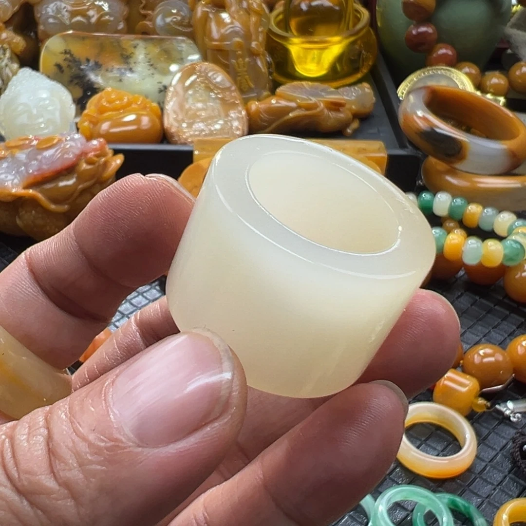 石英质玉未镶嵌颈饰