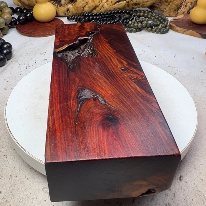 胜***田木赞比亚血檀底座摆件