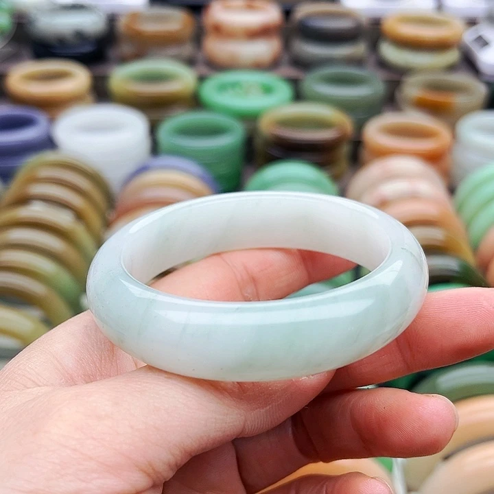 未镶嵌手镯（圆镯）石英质玉