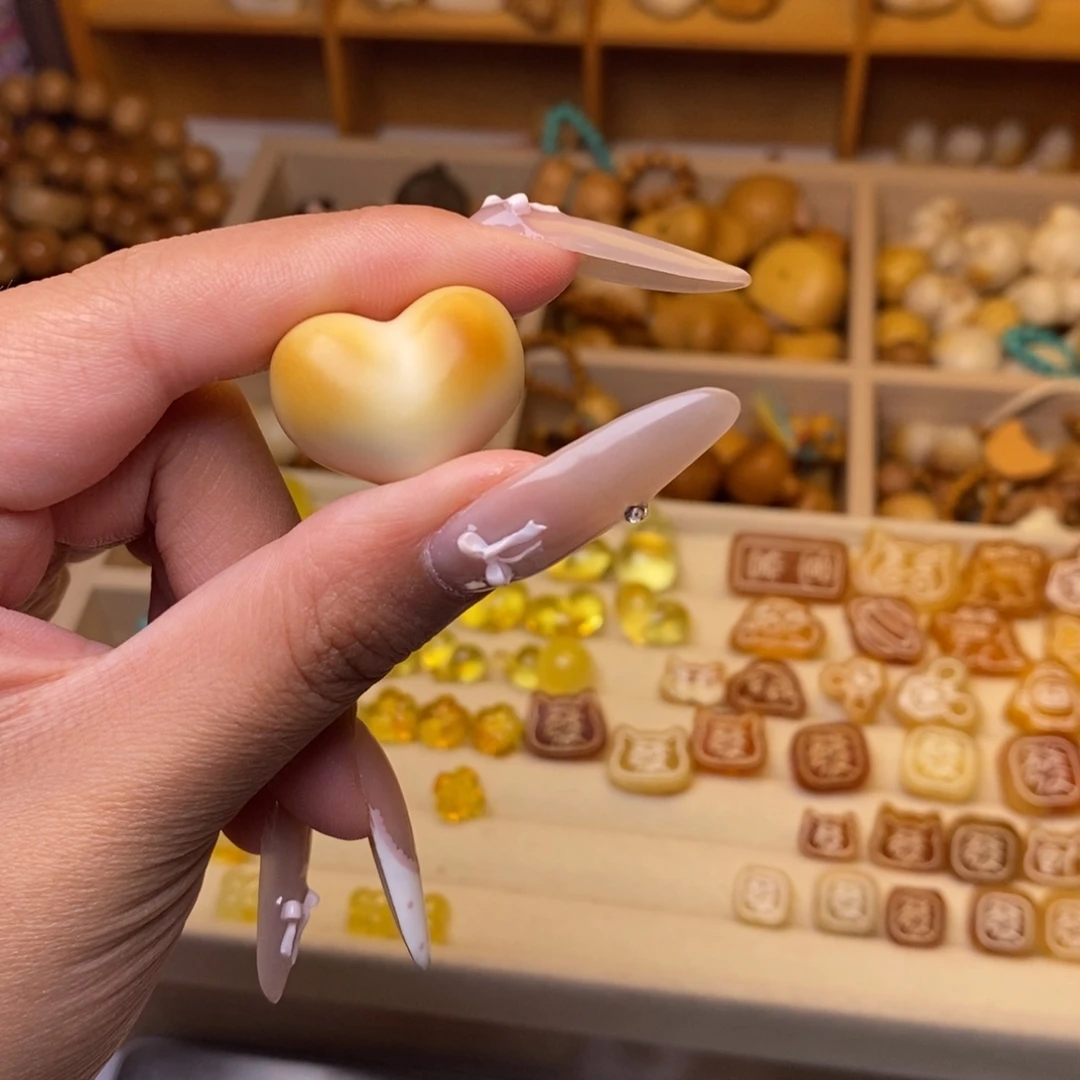 吊坠猴头核桃爱心