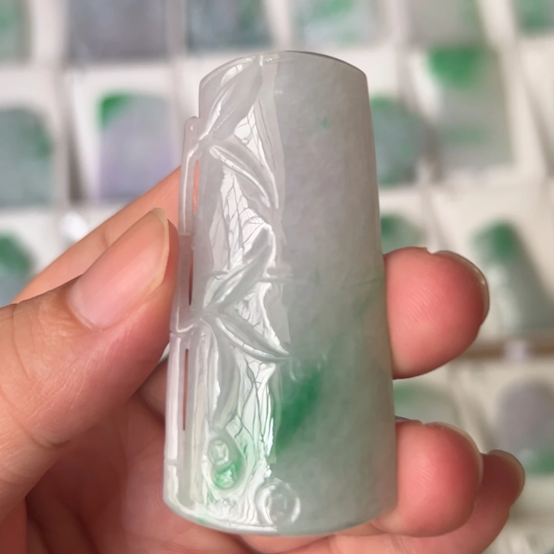 翡翠未镶嵌颈饰竹节