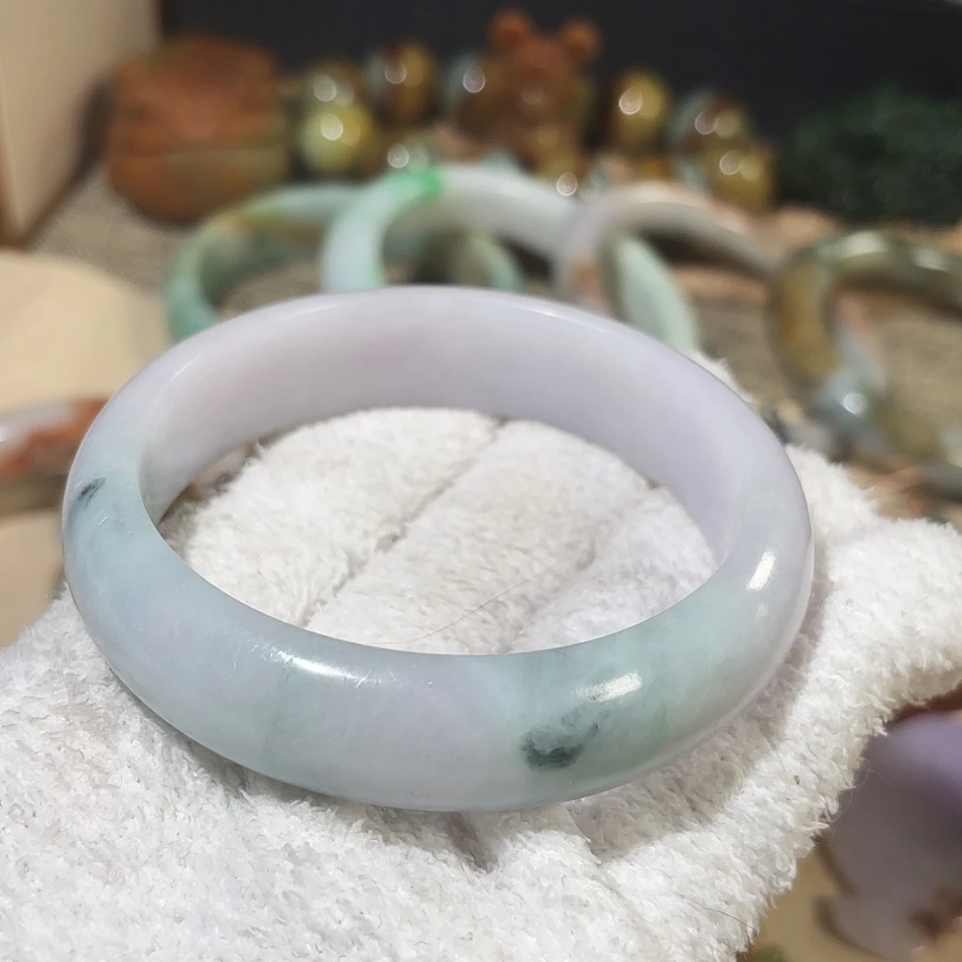 翡翠未镶嵌颈饰58.9正圈，价格问主播