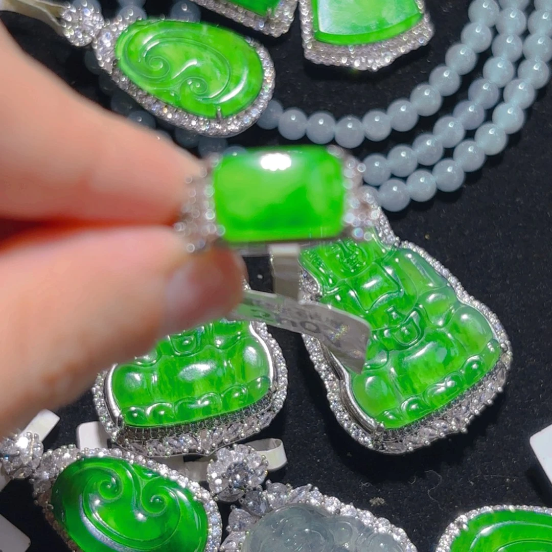 翡翠银S925镶嵌颈饰马鞍