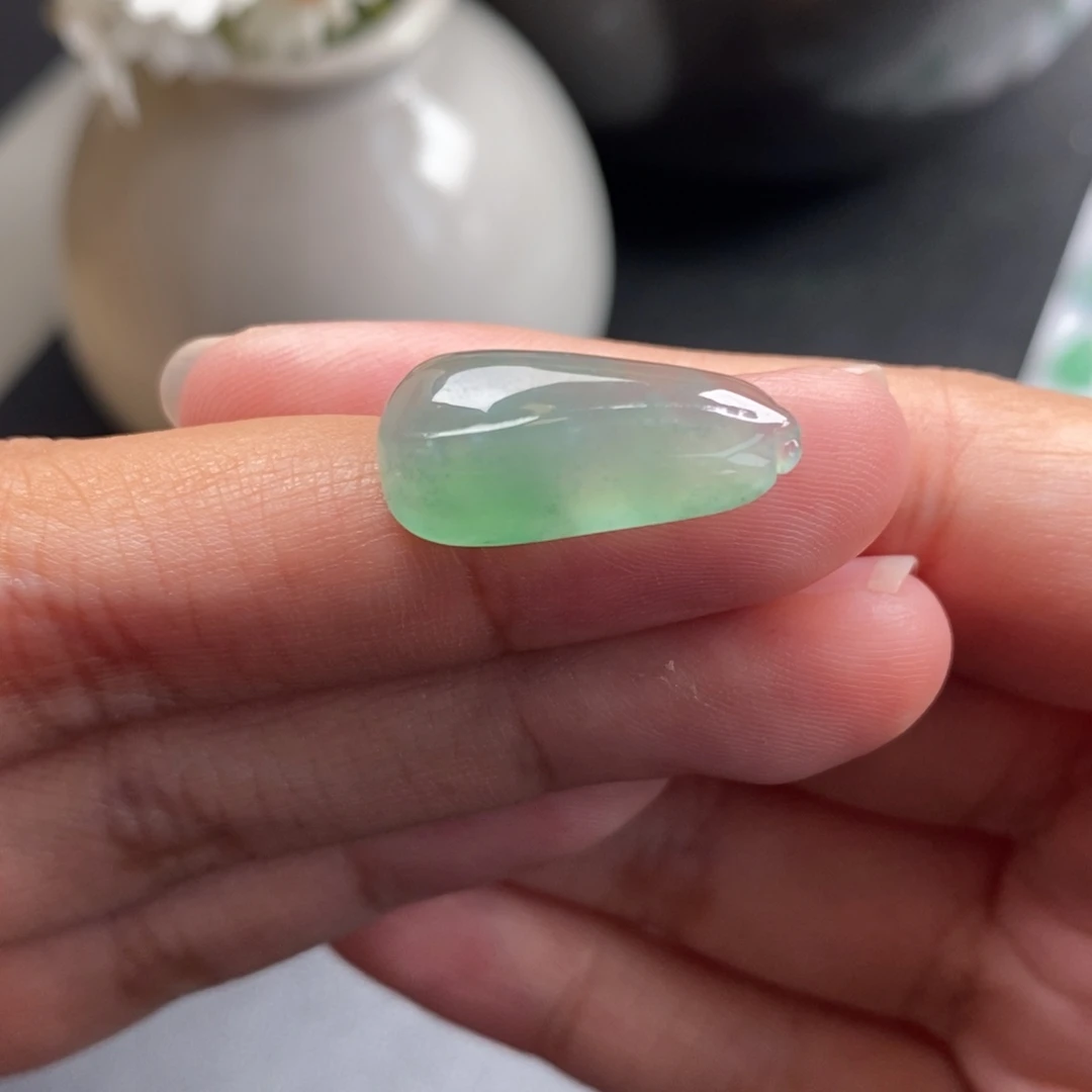 翡翠裸石晴绿小瓜