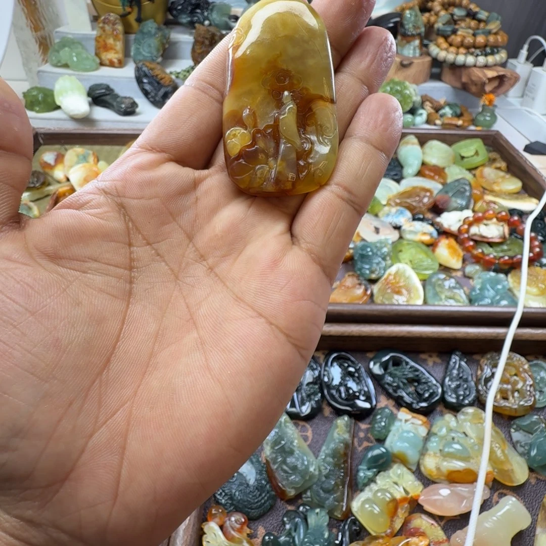 蛇纹石玉未镶嵌颈饰