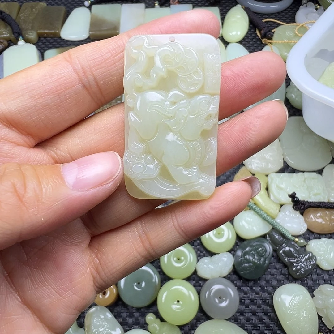 和田玉未镶嵌颈饰买断价，不退不换，卡44.3