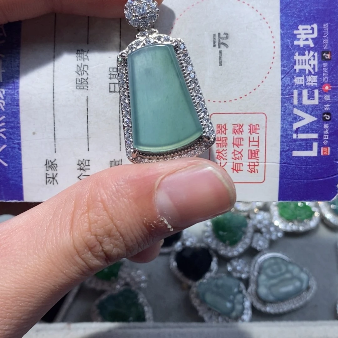 翡翠颈饰未镶嵌翡翠