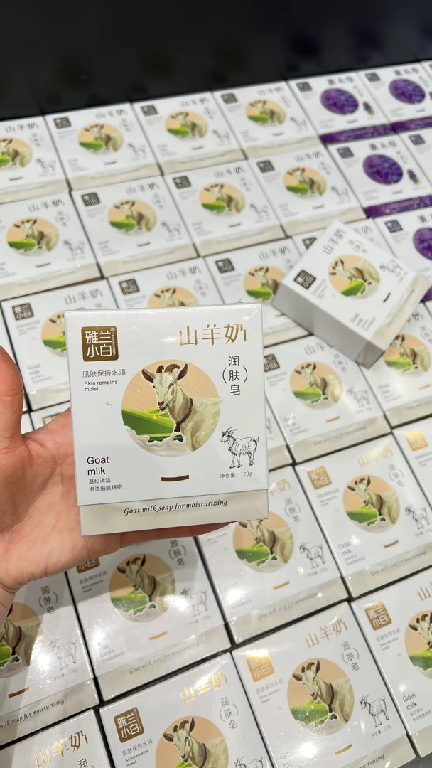 坤坤亚护肤品丰富泡沫滋养型清洁肤肤