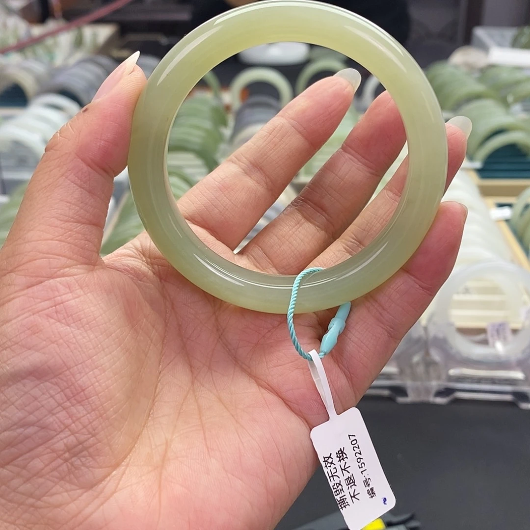 和田玉未镶嵌珠宝奇石和田玉手镯56.57微瑕