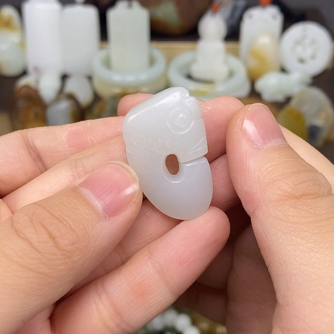 和田玉未镶嵌颈饰