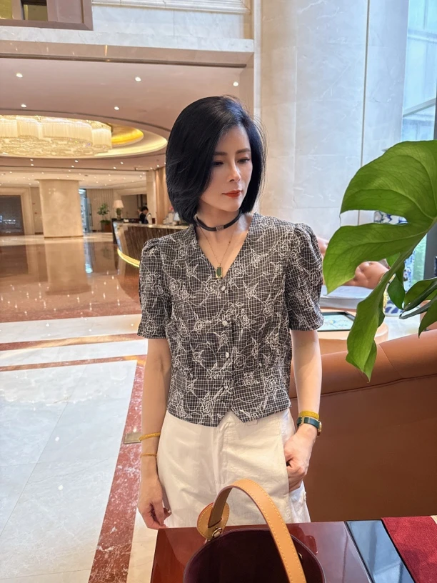 【娟子】法式立体玫瑰提花轻熟洋气气质V领衬衫