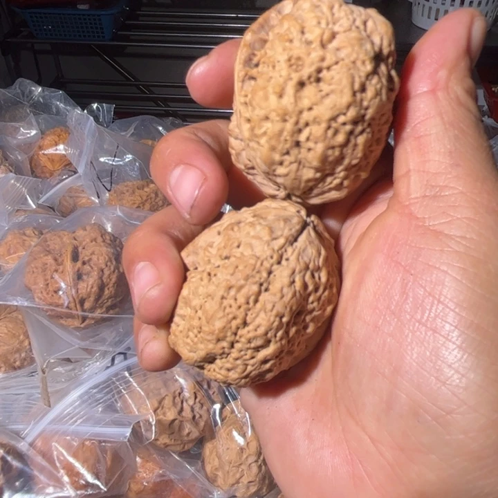 欧***饰吊坠文玩核桃滇西52