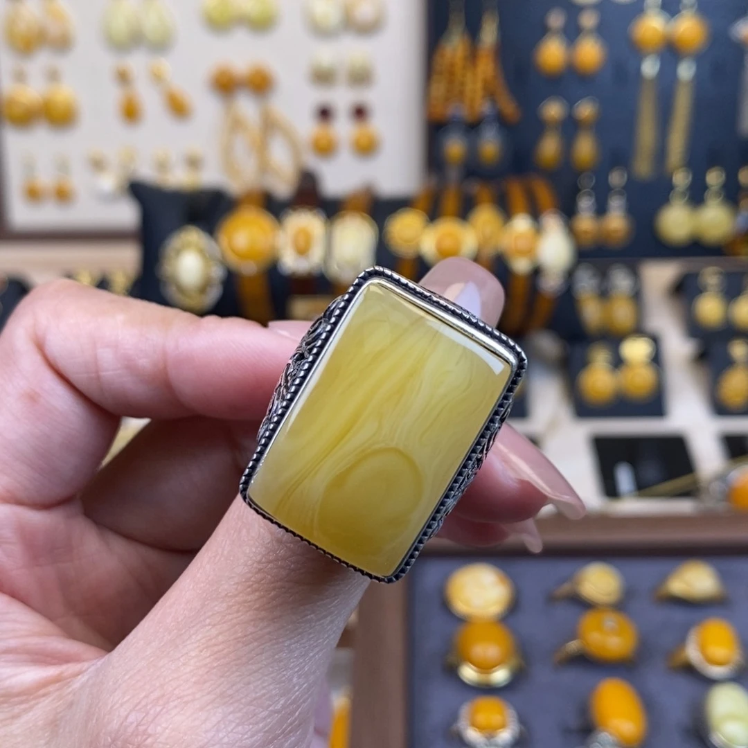 裸石琥珀未镶嵌成品