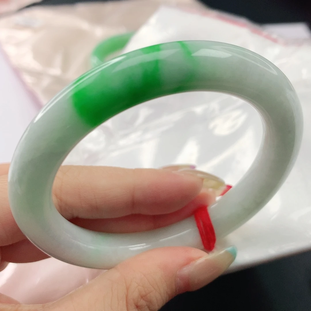 翡翠手镯未镶嵌，513