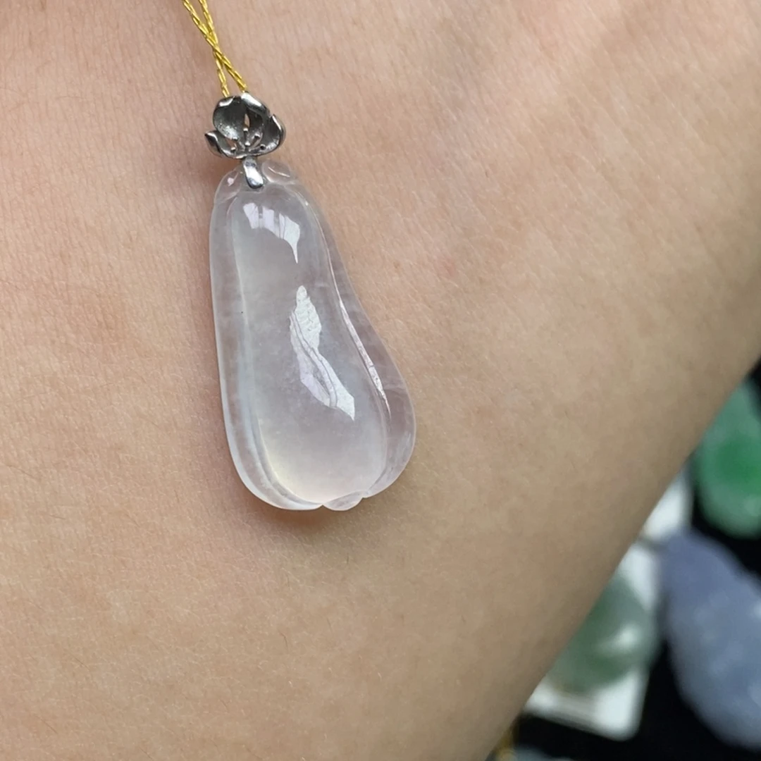 翡翠18K金镶嵌颈饰福瓜