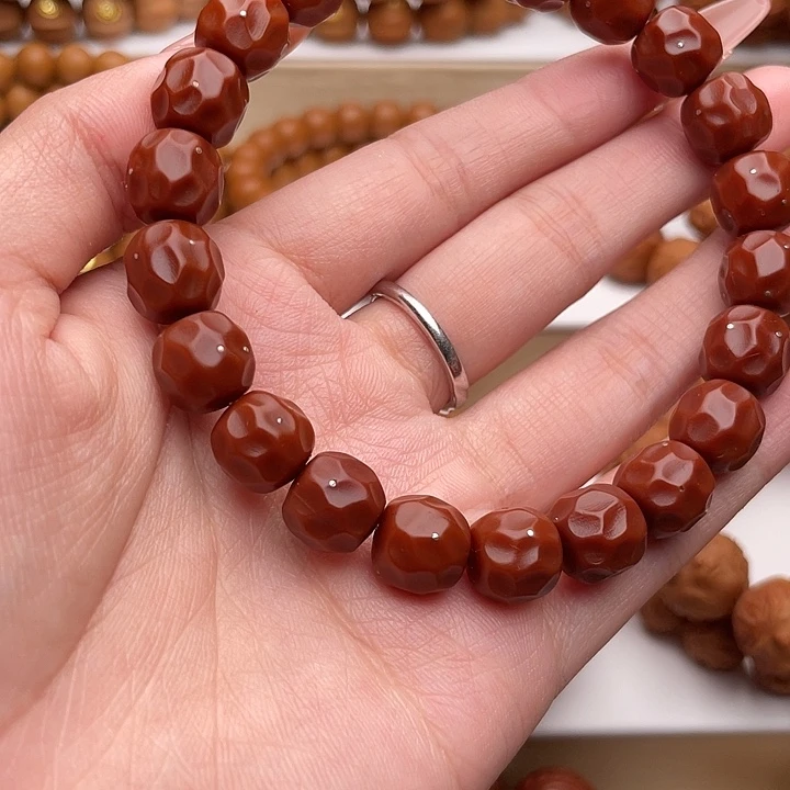 A***W猴头核桃吊坠全品红黑金无相满天星