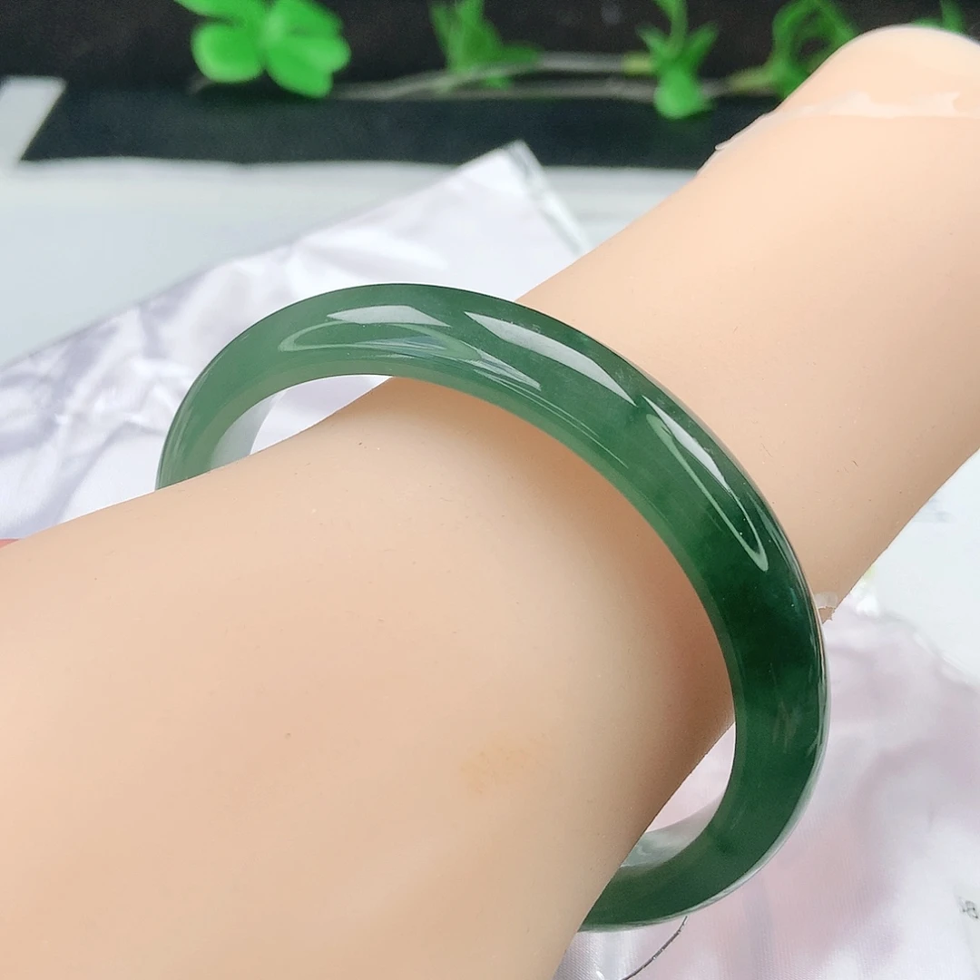 翡翠未镶嵌手镯（贵妃镯）58贵