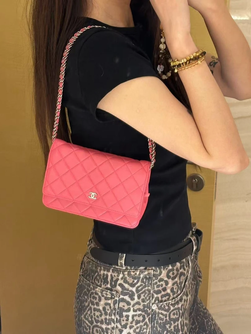 95新 Chanel/香奈儿 展会外场！粉色woc包