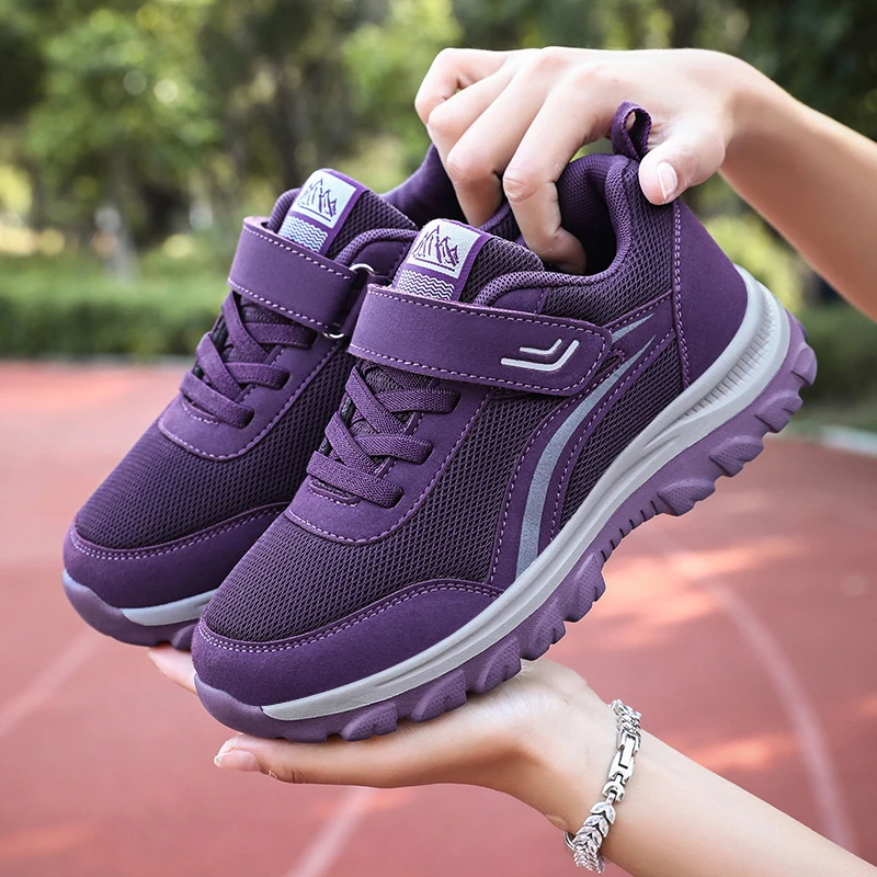 老人鞋2025年春季新款休闲散步鞋软底防滑妈妈运动鞋飞织网面